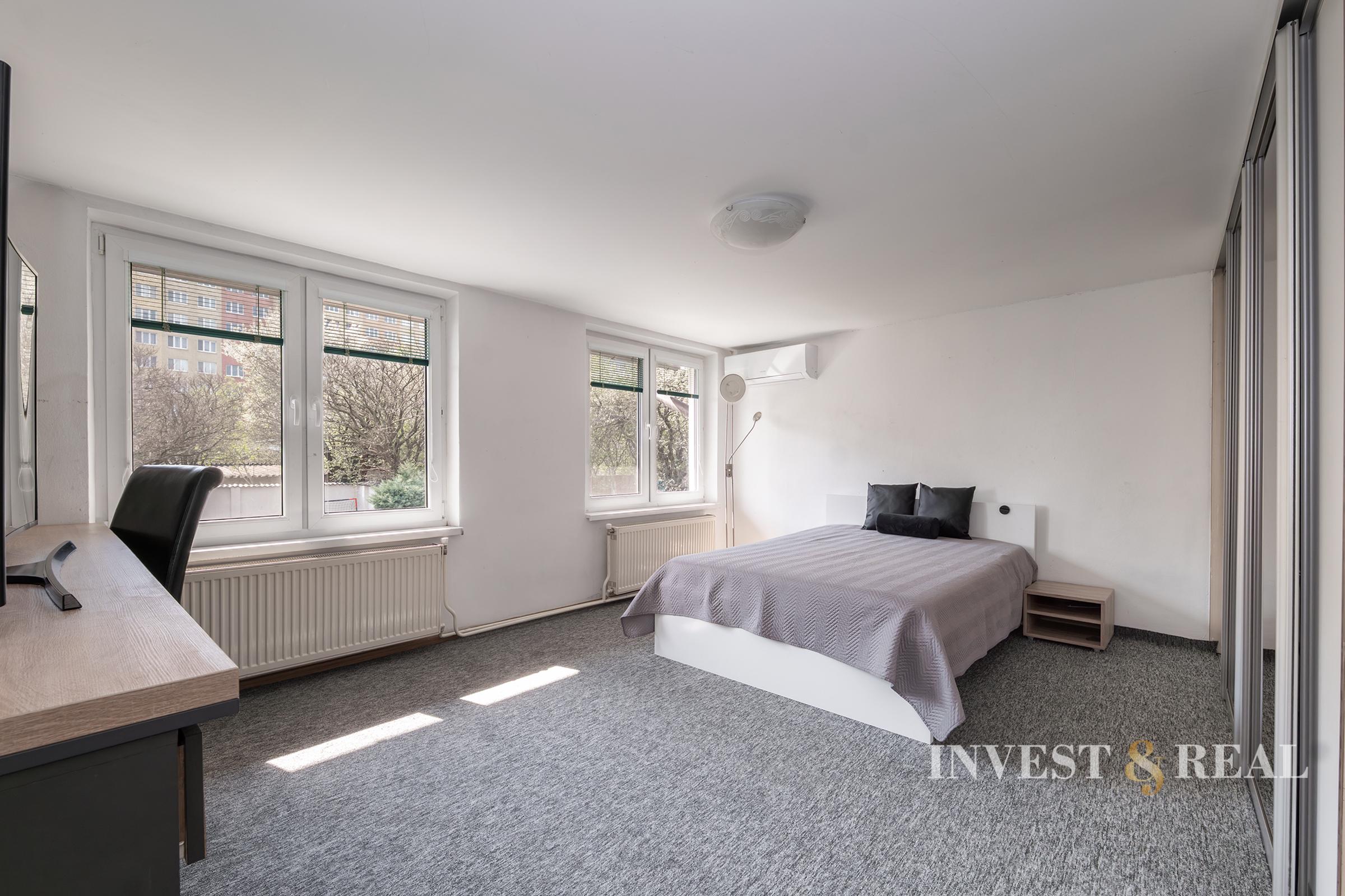 Moderný a atypický rodinný dom s garážou | Železníky