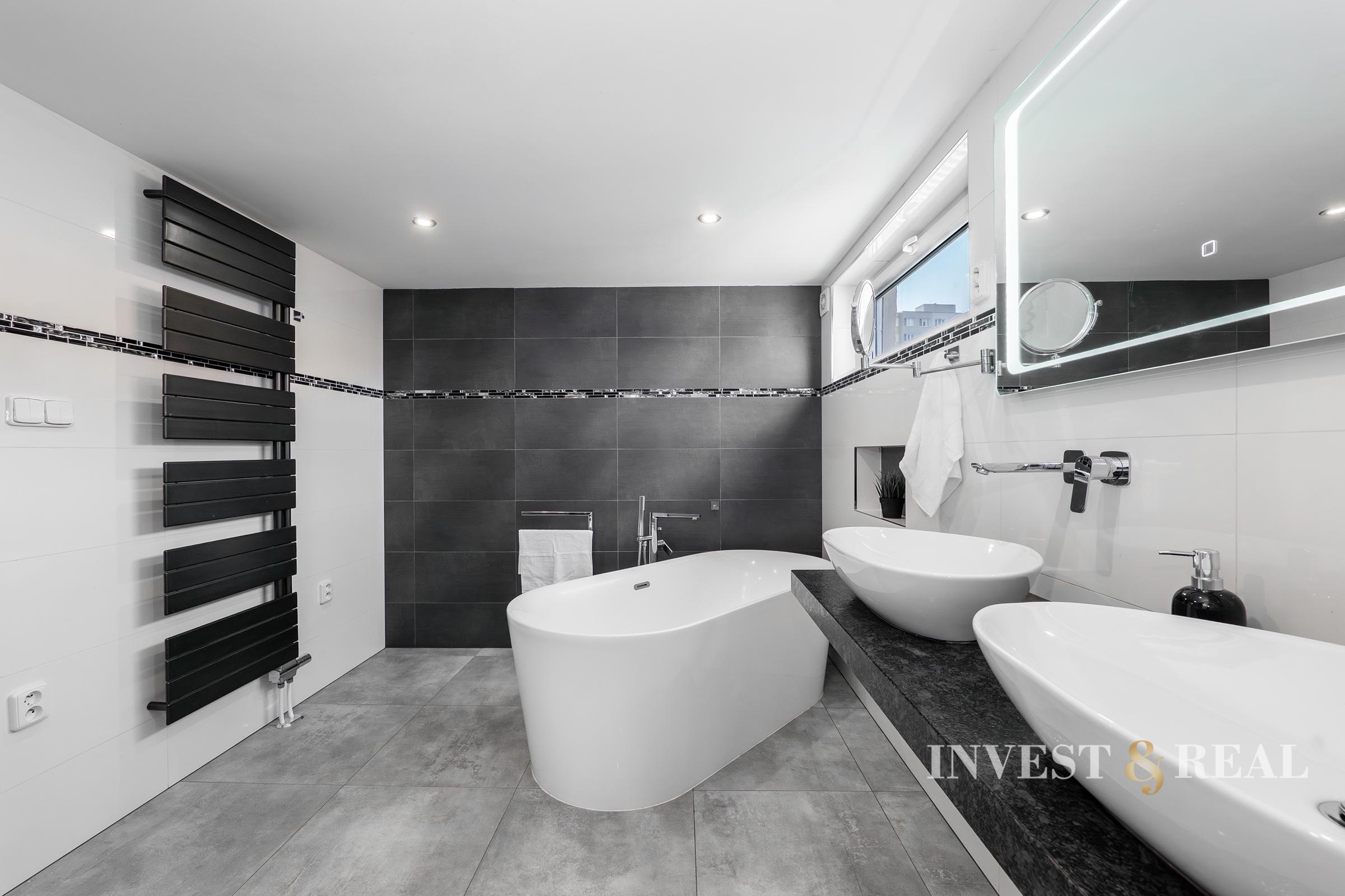 Moderný a atypický rodinný dom s garážou | Železníky