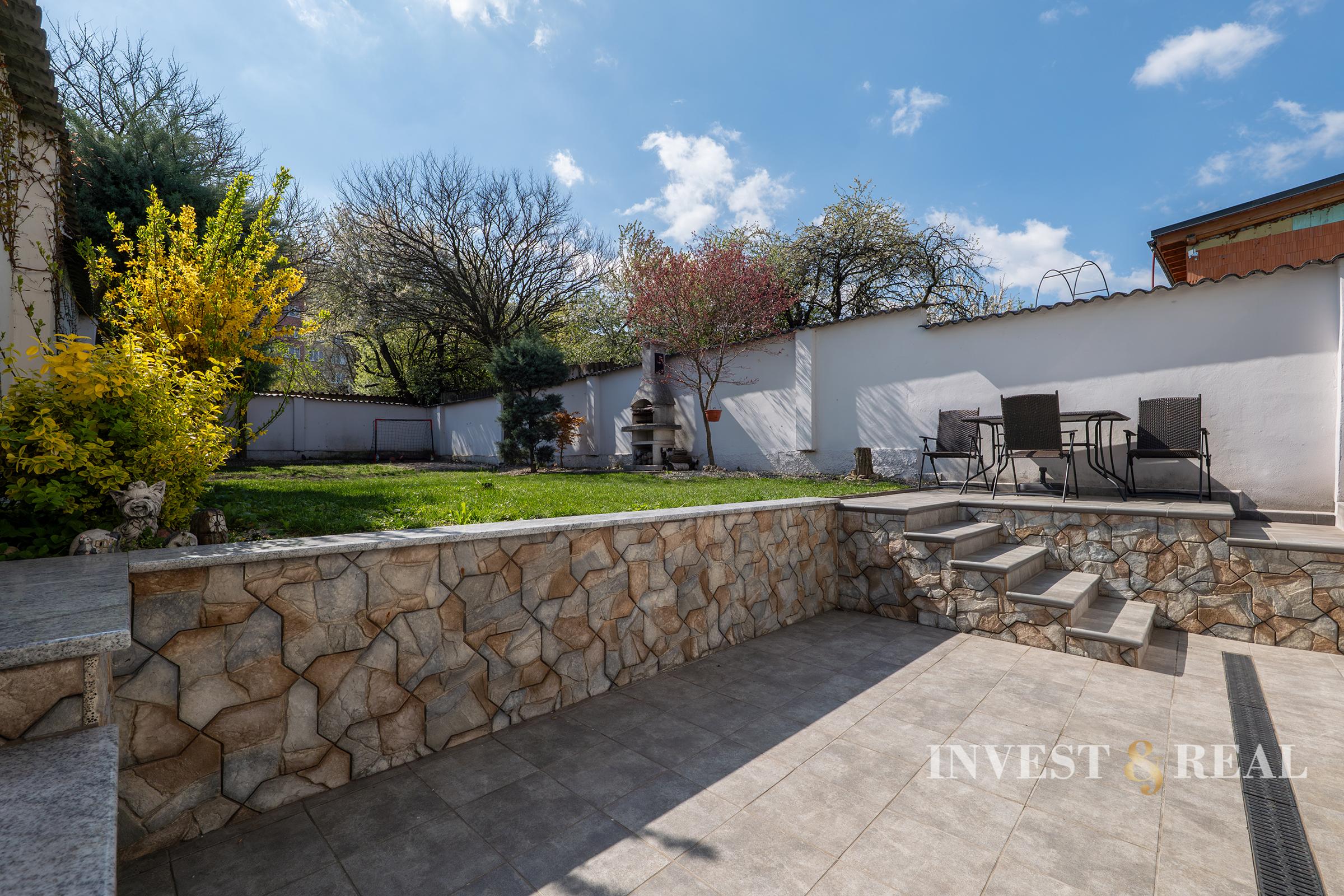 Moderný a atypický rodinný dom s garážou | Železníky