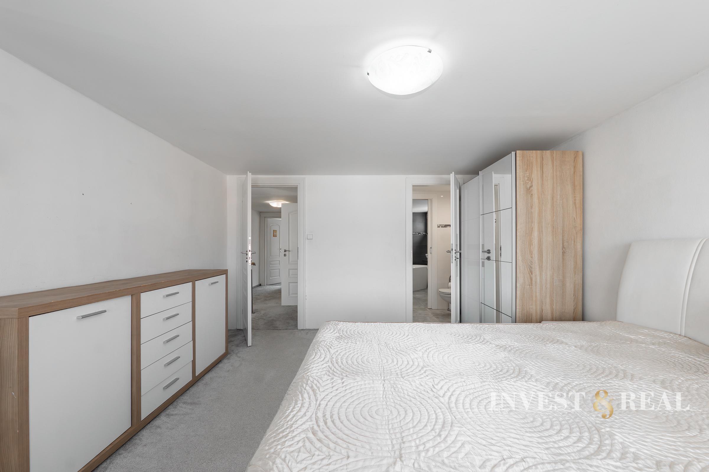 Moderný a atypický rodinný dom s garážou | Železníky