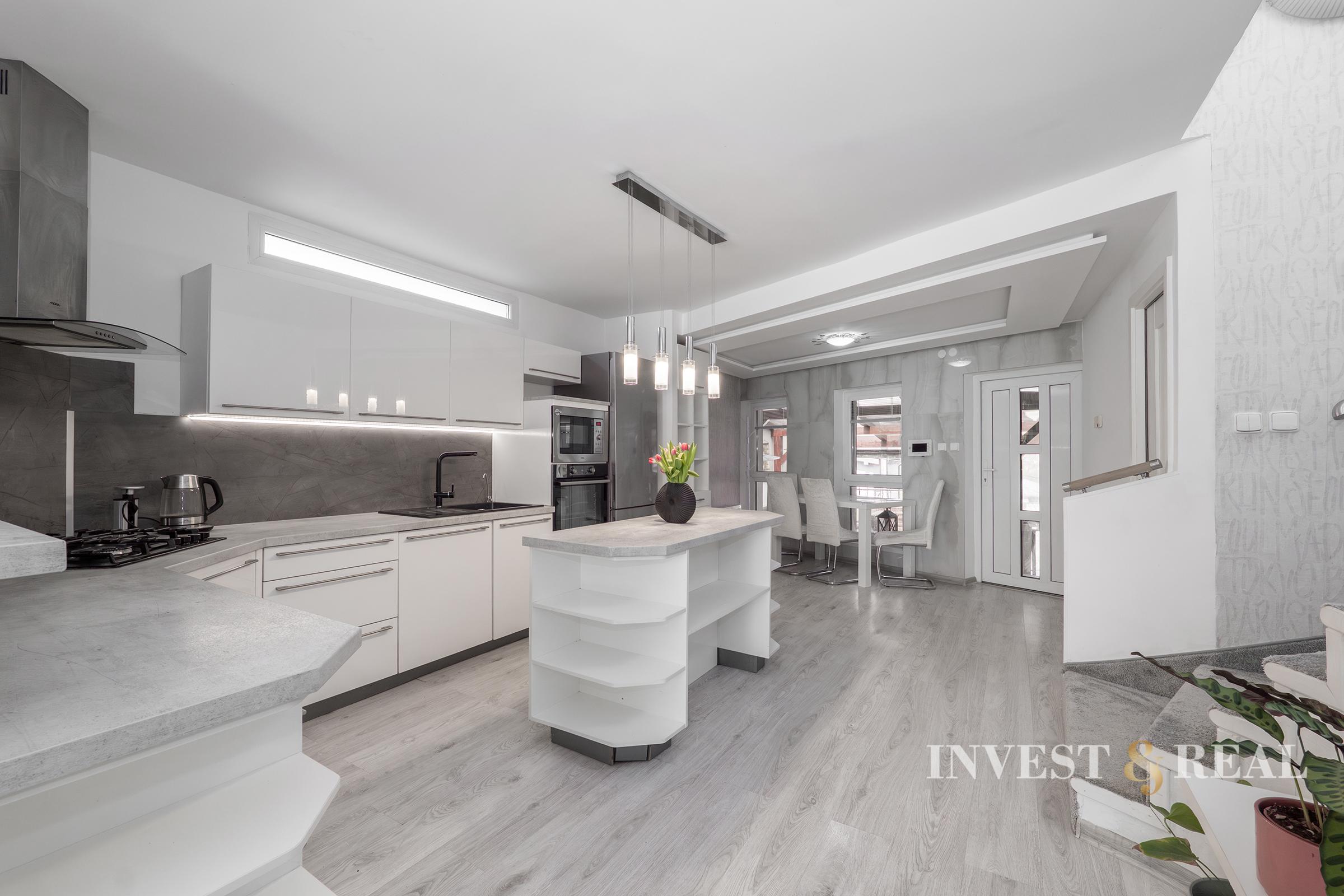 Moderný a atypický rodinný dom s garážou | Železníky