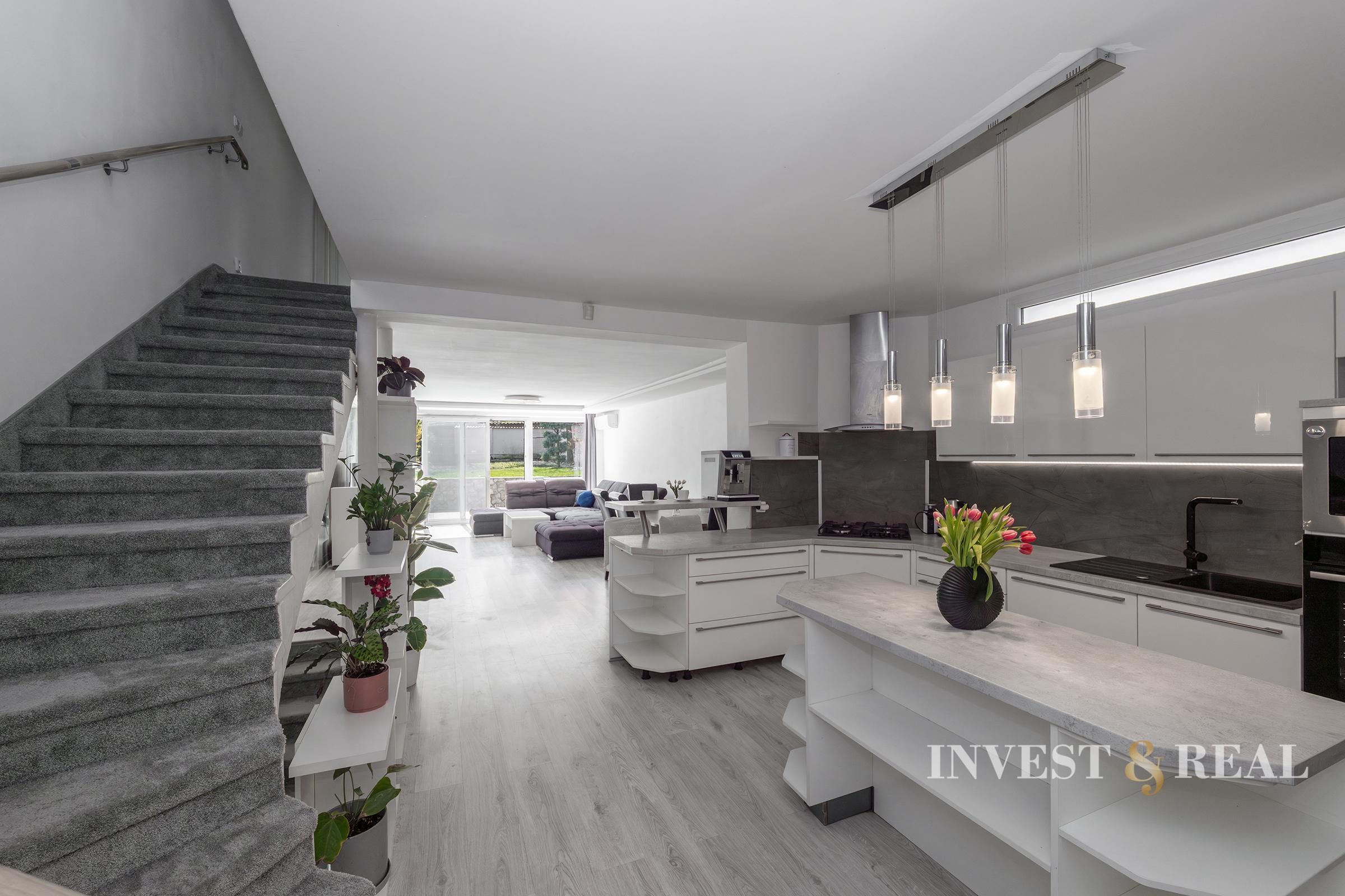 Moderný a atypický rodinný dom s garážou | Železníky