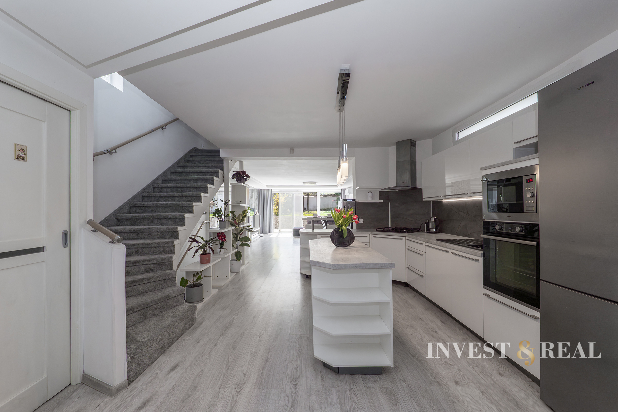 Moderný a atypický rodinný dom s garážou | Železníky