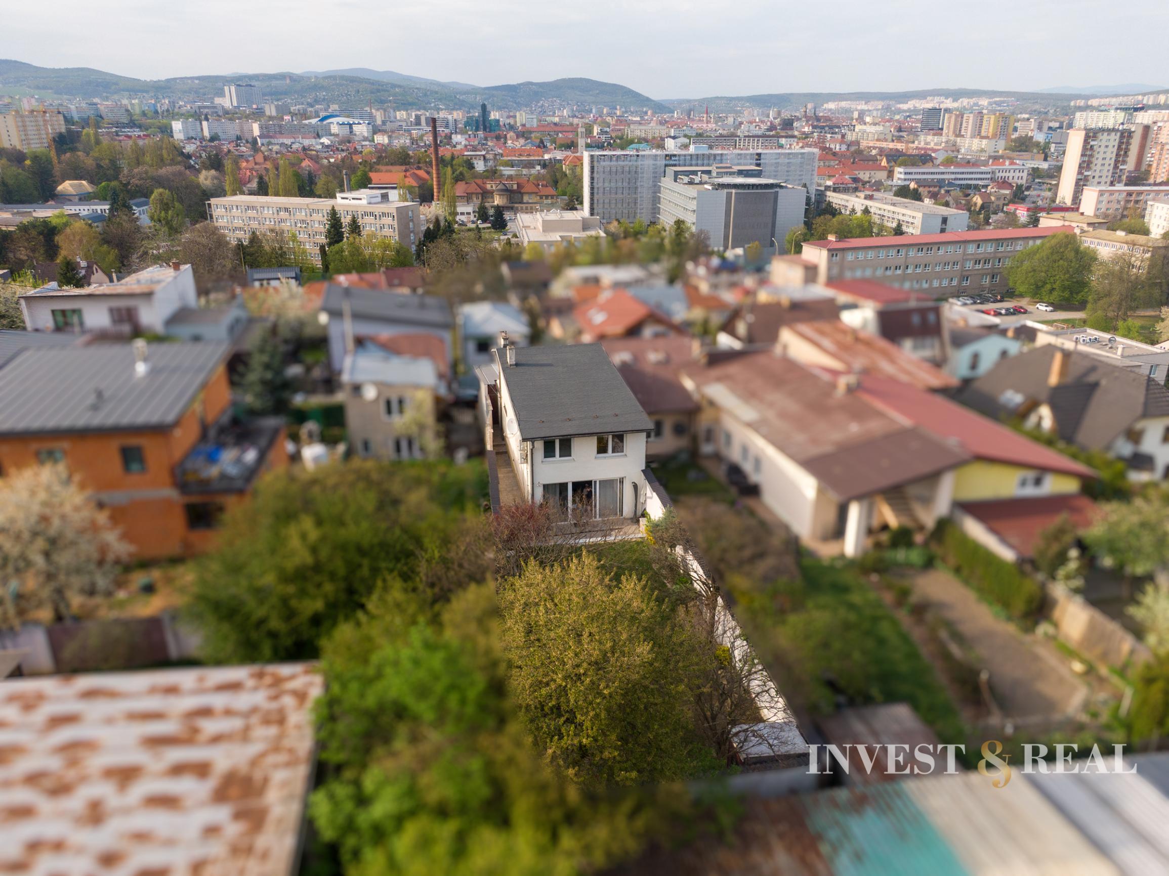 Moderný a atypický rodinný dom s garážou | Železníky