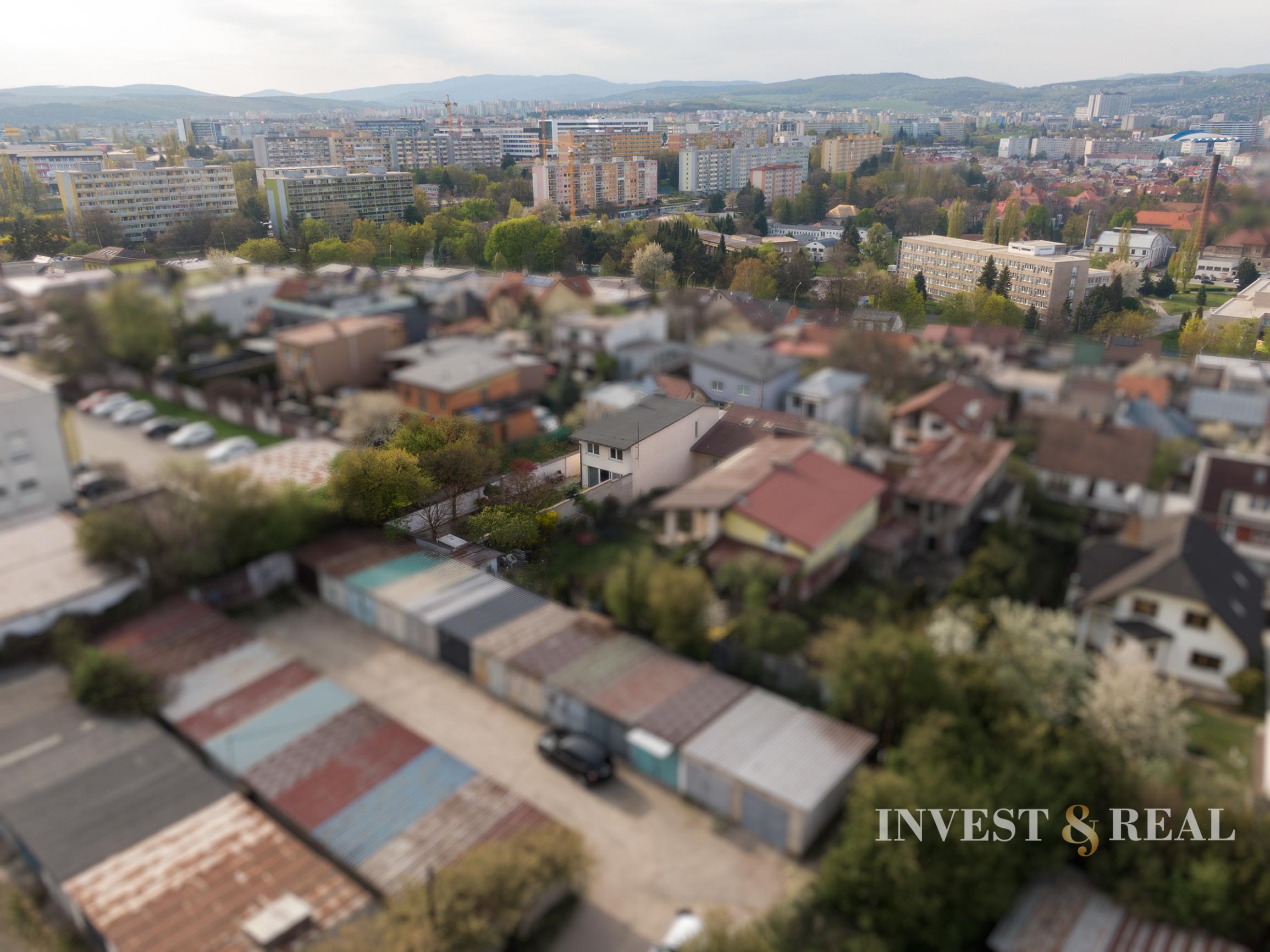 Moderný a atypický rodinný dom s garážou | Železníky