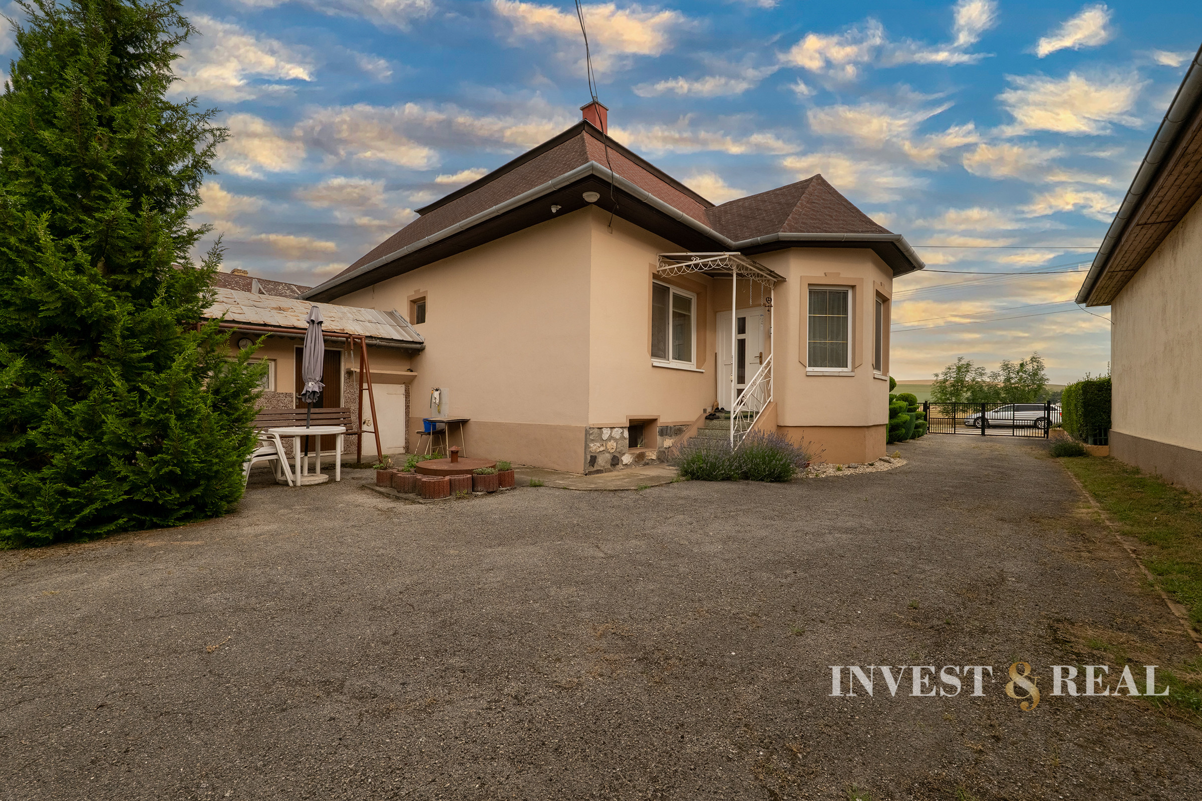 Rodinný dom s veľkorysým pozemkom | 2 330 m² | Nižný Lanec